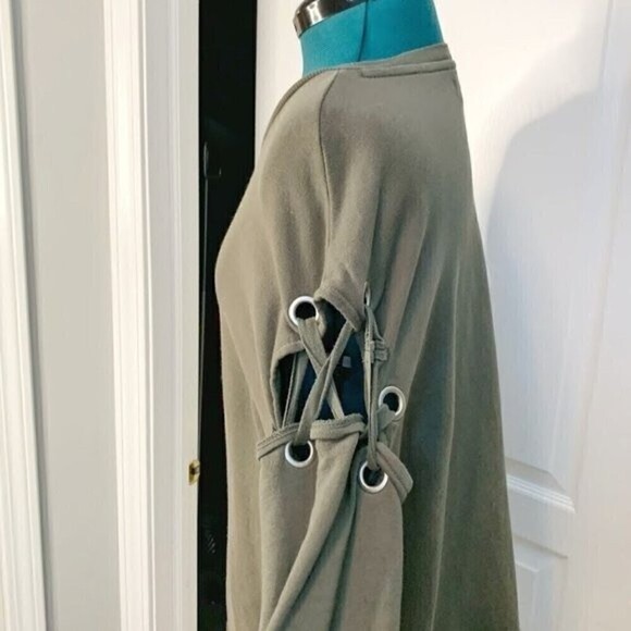 Joe’s Collection Casual Athleisure Long Sleeve Grommets Laced Casual Sweatshirt - Picture 5 of 12